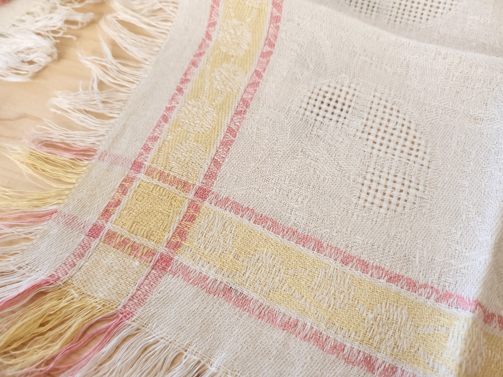 Lot 10 serviettes anciennes a franges damassé rose jaune 34 cm sur 36 cm  B8