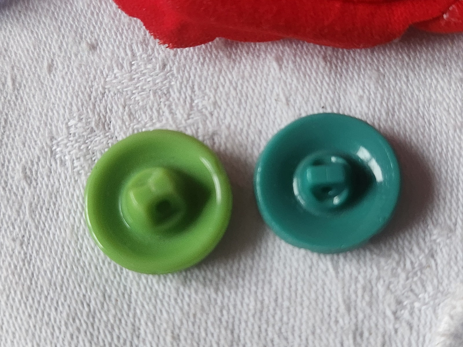Duo boutons anciens en verre  motif vert vintage 1,8 cm D9H