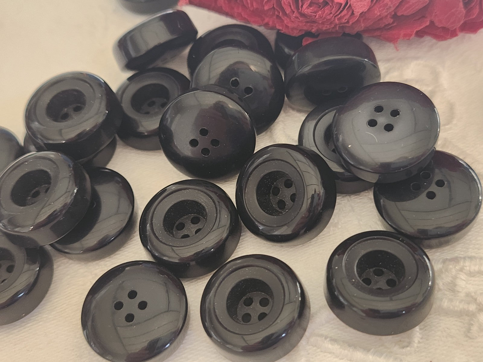 Lot 10  boutons vintage noir épais haut trous 1,7 cm ref 5928