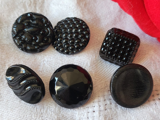 Lot 6 bouton anciens  en verre noir  1,5 à 1,8 cm ref 5938