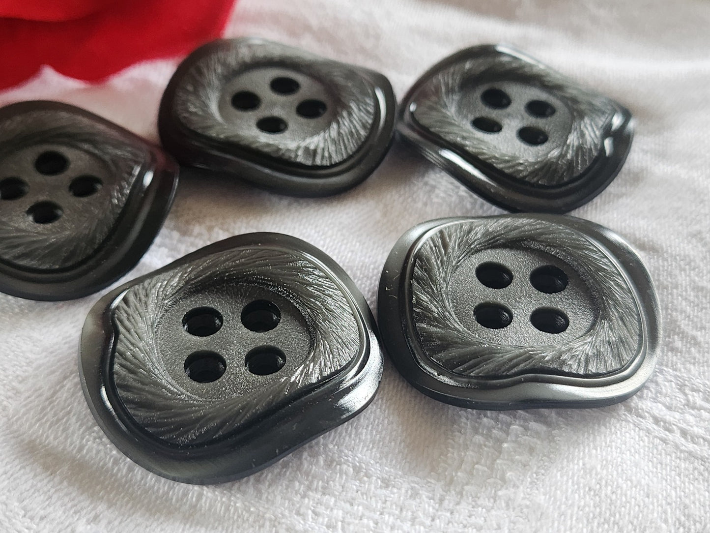Lot 5 gros boutons vintage xxl gris ondulé 3,3 cm veste trous ref 2476