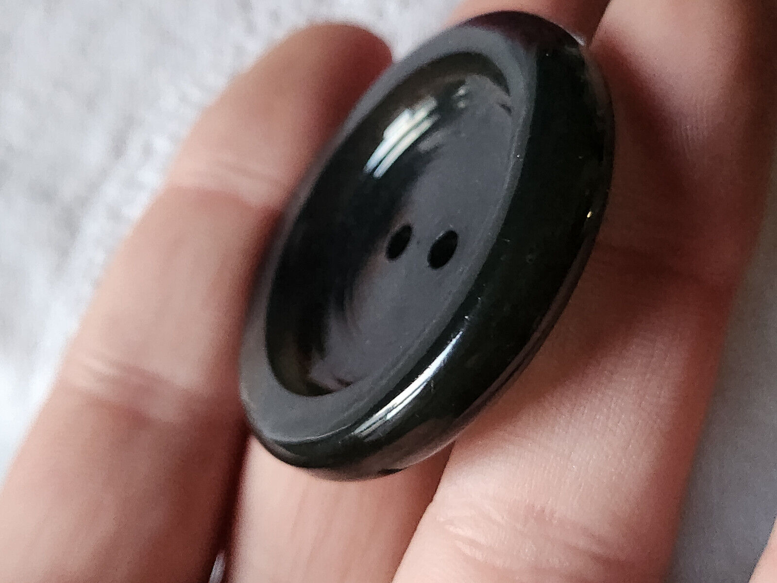 Enorme bouton vinntage vert transparent trous 4,3 cm ref 1623