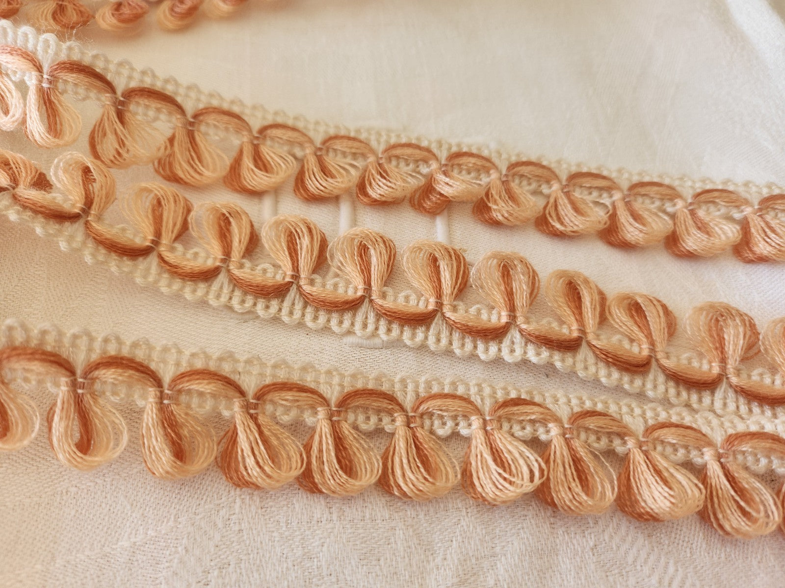 Galon vintage franges bouclettes orange 3 mètres sur 2,4 cm B3