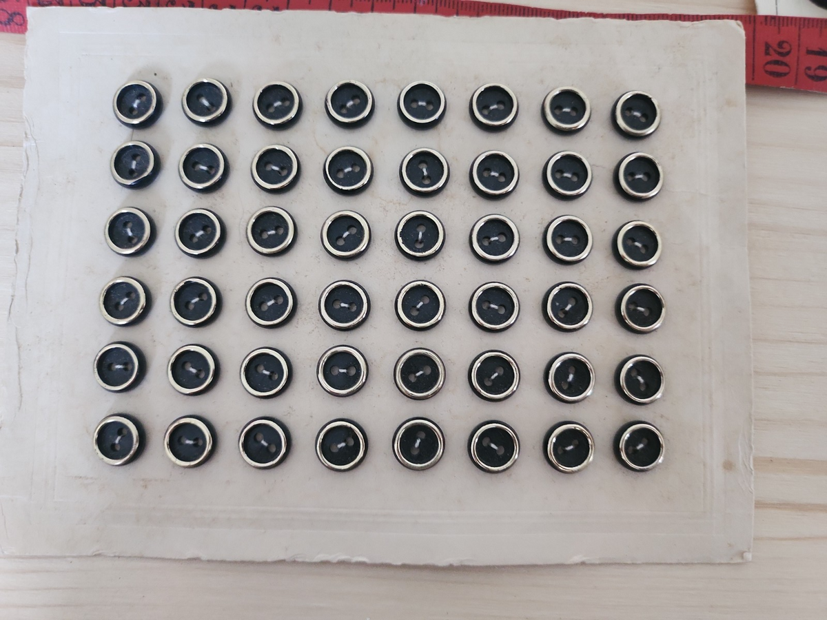 Lot 10 plaques de boutons vintage anciens complétes n°3