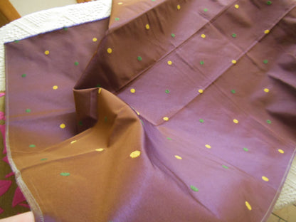 Coupon tissu moderne violet couleur changeante 71 cm sur 96 cm B3