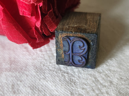 Mini tampon ancien monogramme B  broderie feston collection couture mercerie