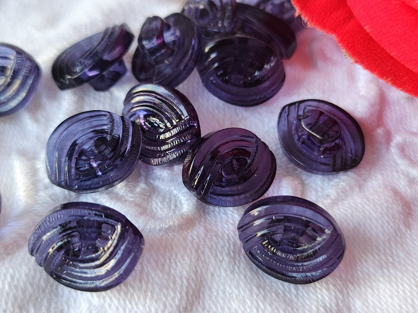 Lot 14 boutons vintage violet petit transparent 1 cm sur 1,3 ,cm ref 3910