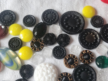Lot 50 cabochons anciens en verre vintage panaché N°2   T2