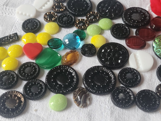 Lot 50 cabochons anciens en verre vintage panaché N°1