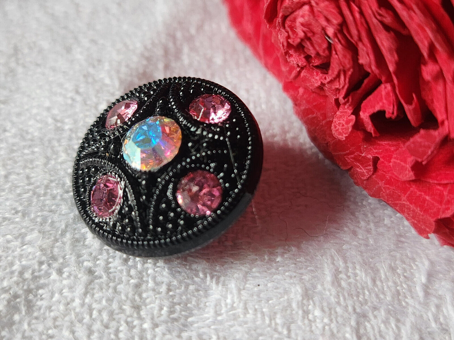 Bouton ancien en verre noir avec strass  vintage rose  1,7 cm D12C