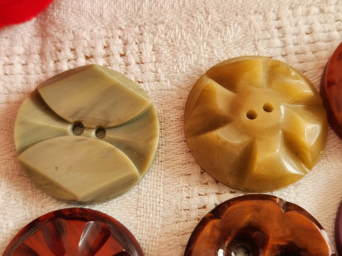 Lot 6 boutons ancien art deco bakelite plastique galalithe 2,6/2,7 cm ref 6586