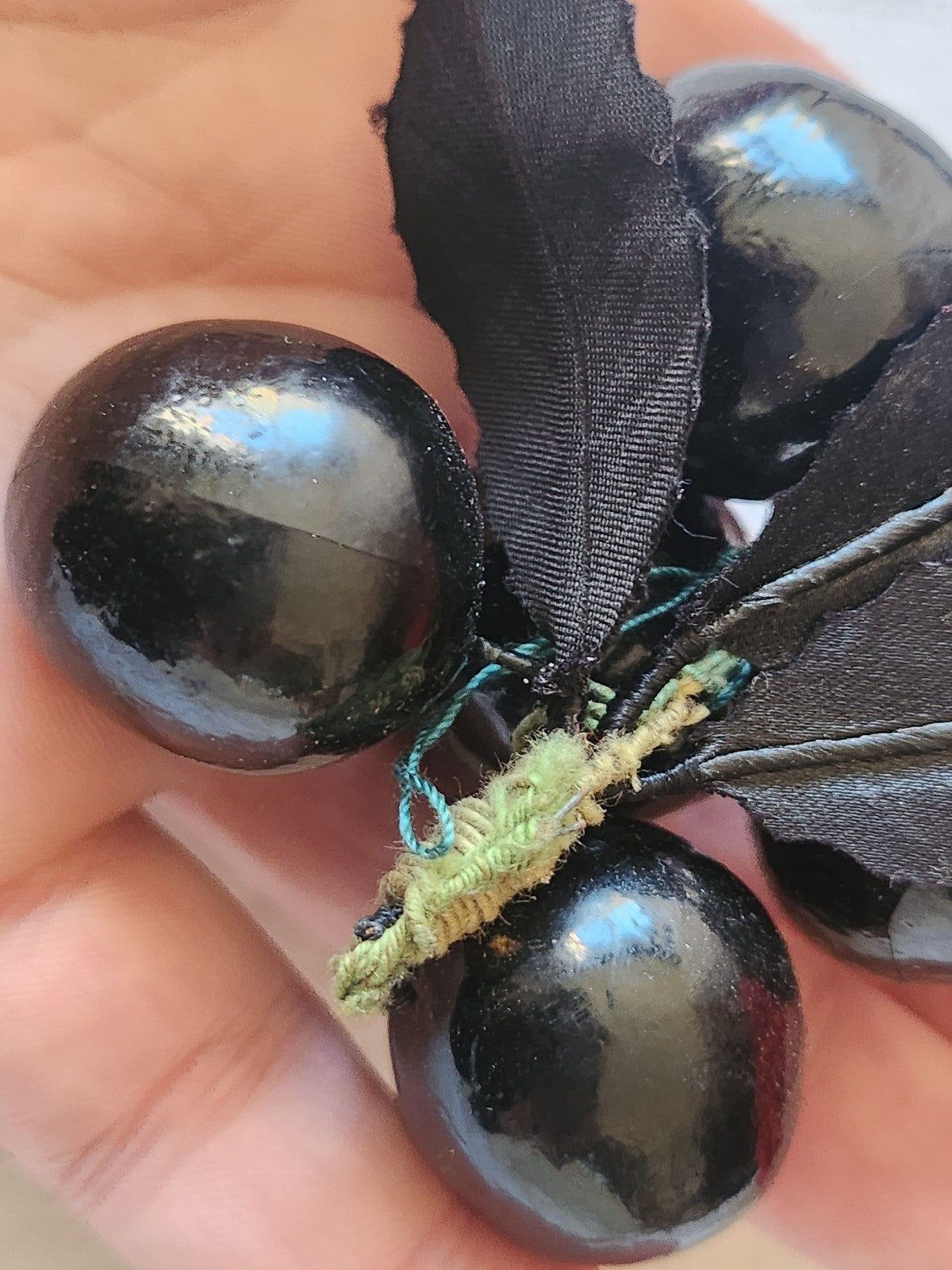 Ornement pour chapeau ancien grosse boule noire noir collection modiste T0-16