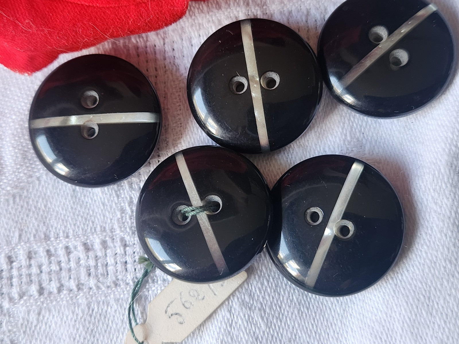 Lot 5 boutons vintage noir liseré blanc trous 2,2 cm ref 2100