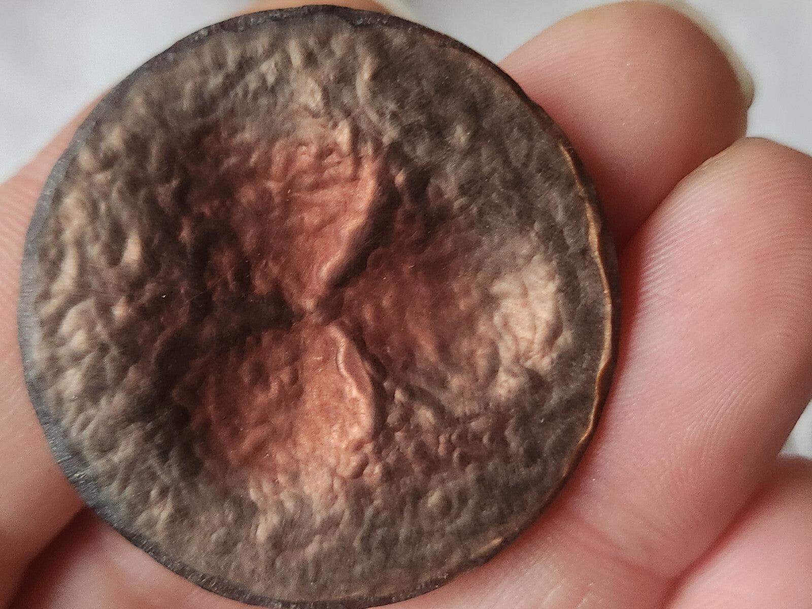 Enorme bouton vintage gros marron cuivré texturé 3,8 cm pied ref 2139