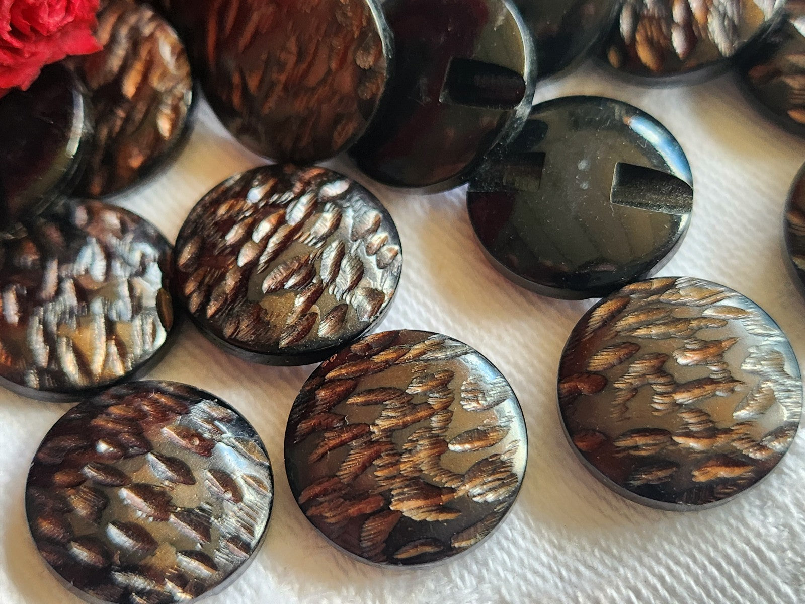Lot 12 boutons vintage noir marron texturé 1,5 cm pied ref 1371