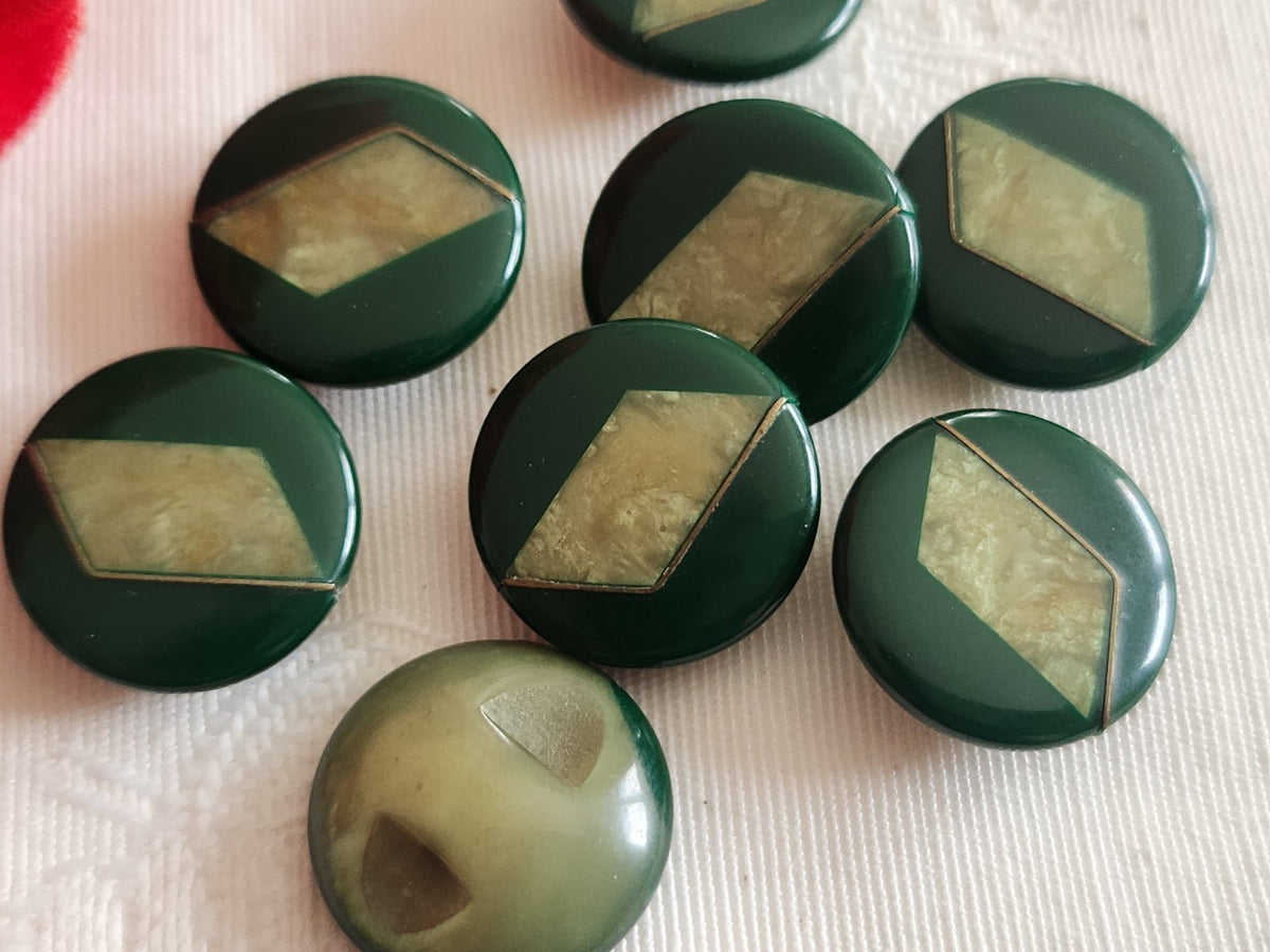 Lot 8 boutons vintage vert deux tons pied 1,7 cm ou 17 mm ref 6335