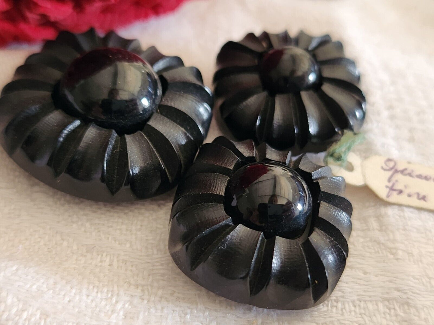 Trio superbes boutons vintage noir pied fleur bombé 2,1 et 2,6 cm ref 2590