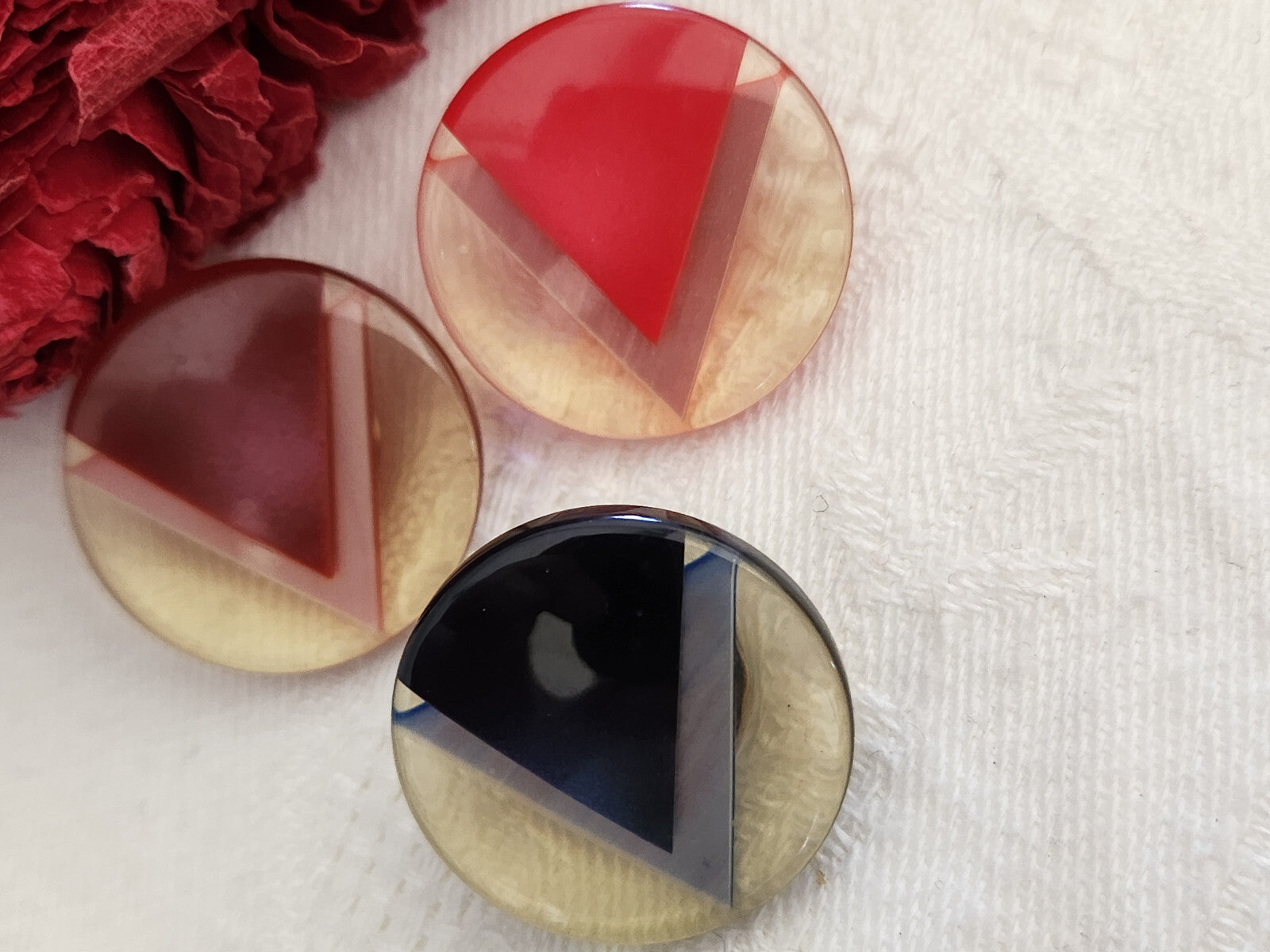 Trio boutons vintage  liseré nacré inclusion pied  2,2 cm ref 0078