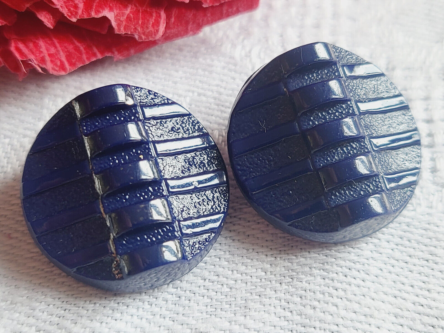 Duo boutons anciens en verre bleu foncé  diamètre: 1,7 cm G10A