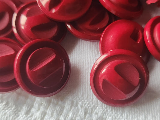 Lot 6  boutons vintage rouge travaillé à pied 1,7 cm ref 1299