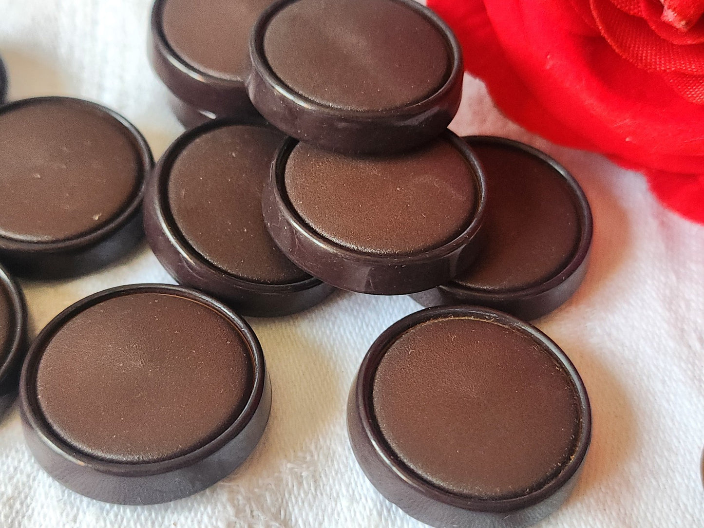 Lot 6 gros boutons vintage marron pied 2,5 cm ref 1505