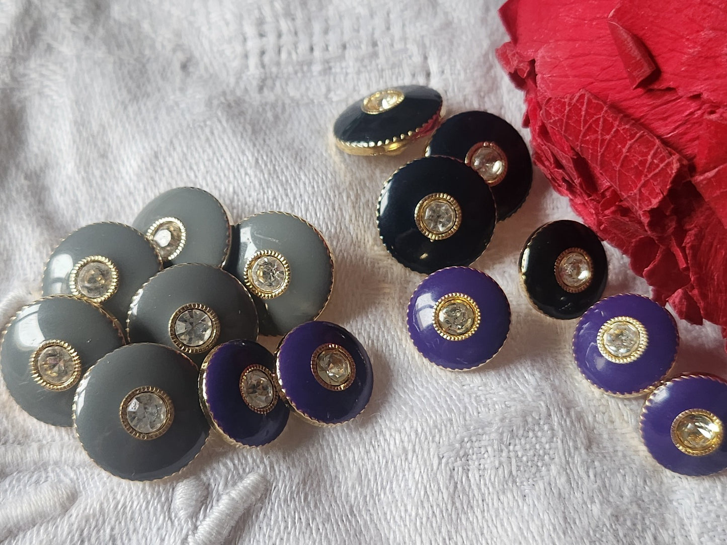 Lot 15 boutons vintage panaché coeur en strass 1,1 à 1,4 cm ref 2678