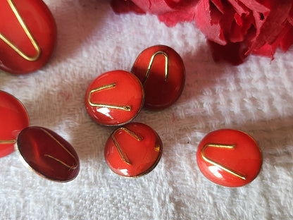 Lot 8 boutons vintage  métal rouge panaché 1 sur 1,2 à 1,8 sur 1,5 cm ref 4836