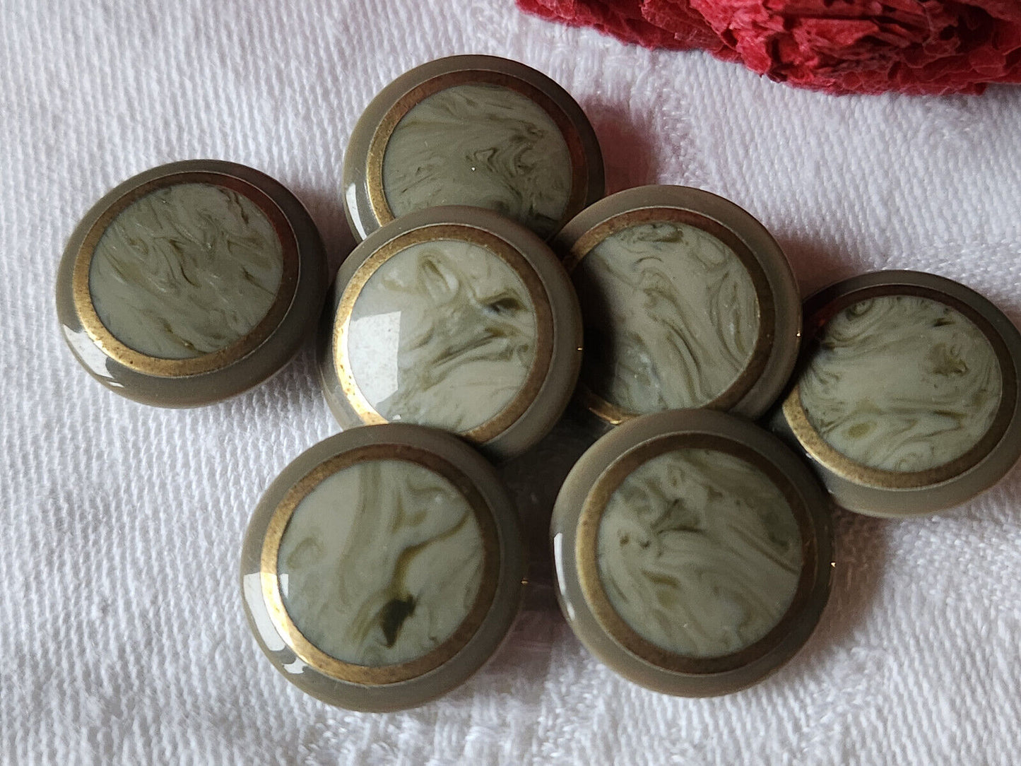 Lot 7 boutons vintage vert/gris 1,8 cm pied travaillé ref 993