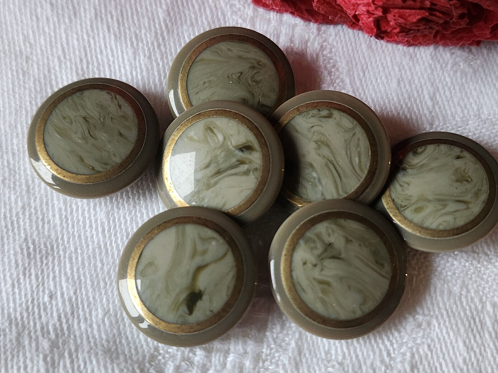 Lot 7 boutons vintage vert/gris 1,8 cm pied travaillé ref 993
