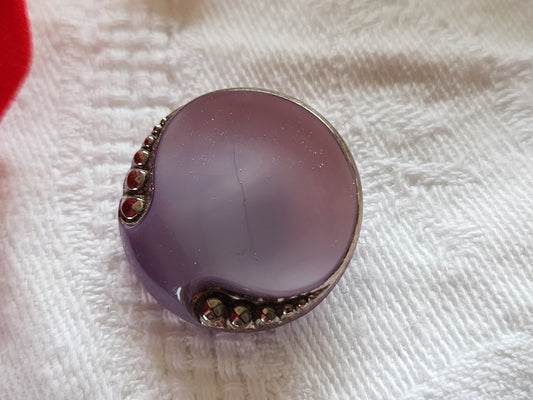 Bouton ancien en verre violet argenté à pied 2,3 cm D18A