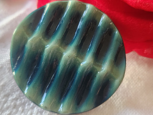 Gros bouton ancien en celluloïd vert  superbe pied 3,7 cm  G17K
