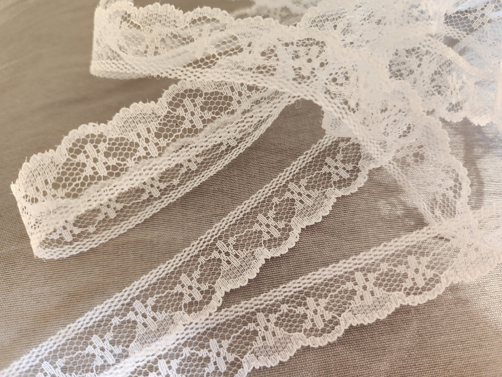 Dentelle vintage mécanique 6 mètres / 1,5 cm A2
