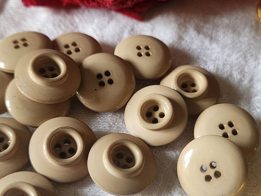 Lot 12 boutons  vintage  marron beige 1,6 cm trous ref 4854