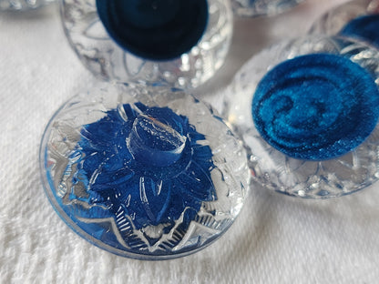 Lot 6 gros boutons vintage coeur bleu scintillant transparent 2,8 cm ref 3660