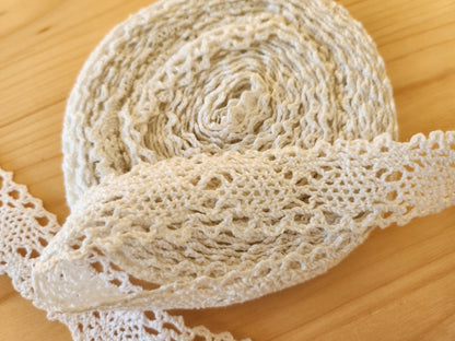 Dentelle ancienne coton grande longueur 8 mètres 60 sur 2,9 cm   T3-43