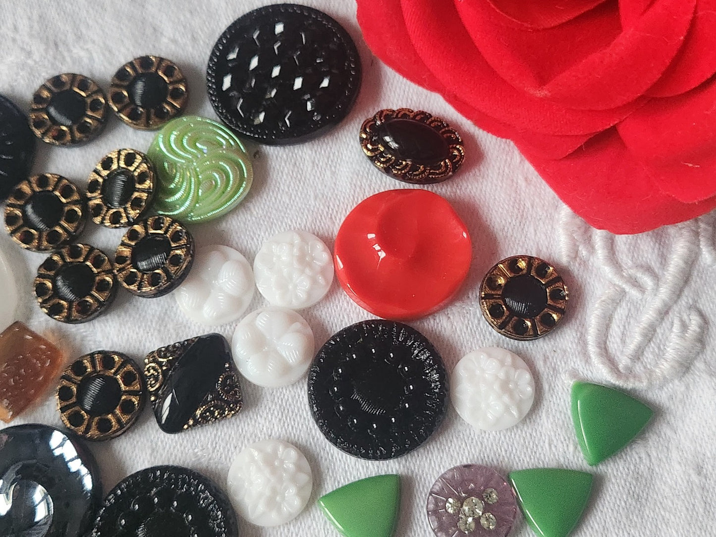 Lot 50 cabochons anciens en verre vintage panaché N°4  T2
