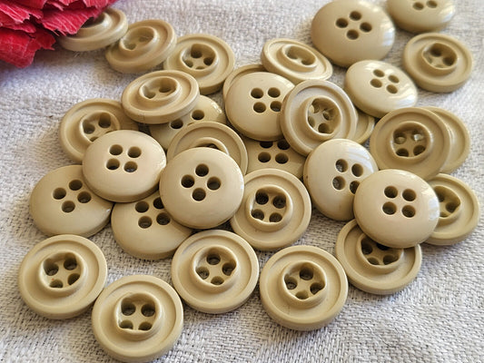 Lot  30 petits boutons vintage beige écru travaillé 4 trous  1,2 cm ref 3525