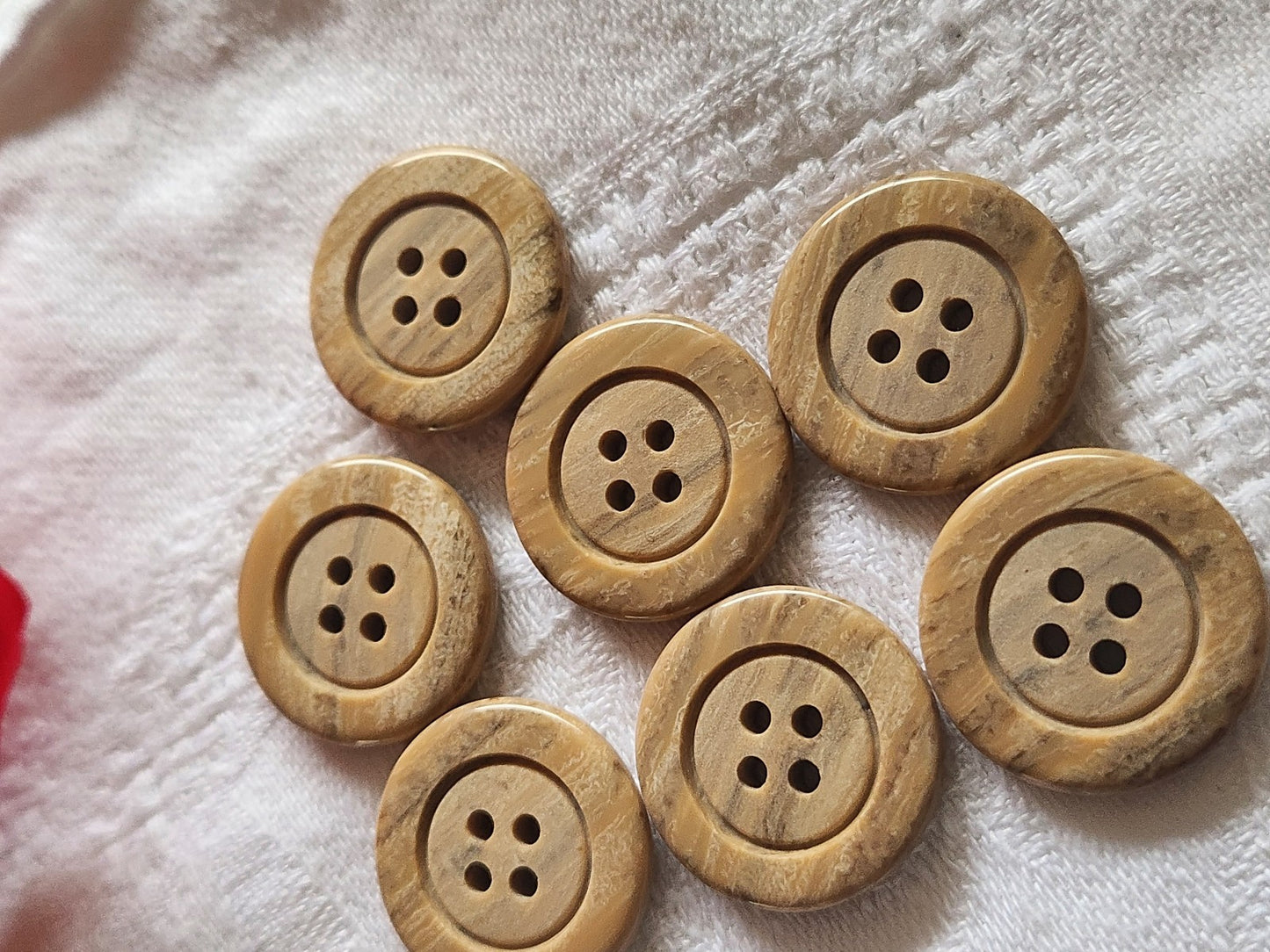 Lot 7  boutons vintage marron camaieu trous  2,2 cm ref 2544