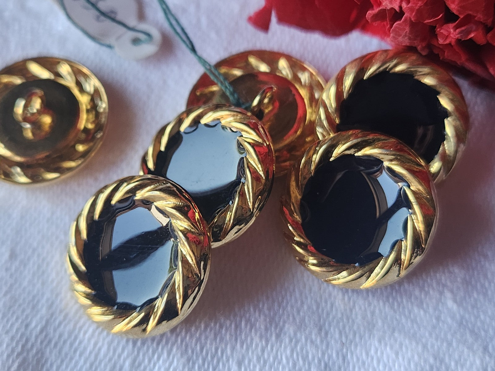 Lot 6 jolis  boutons vintage en métal  doré noir élègant 1,8 cm ref 5347