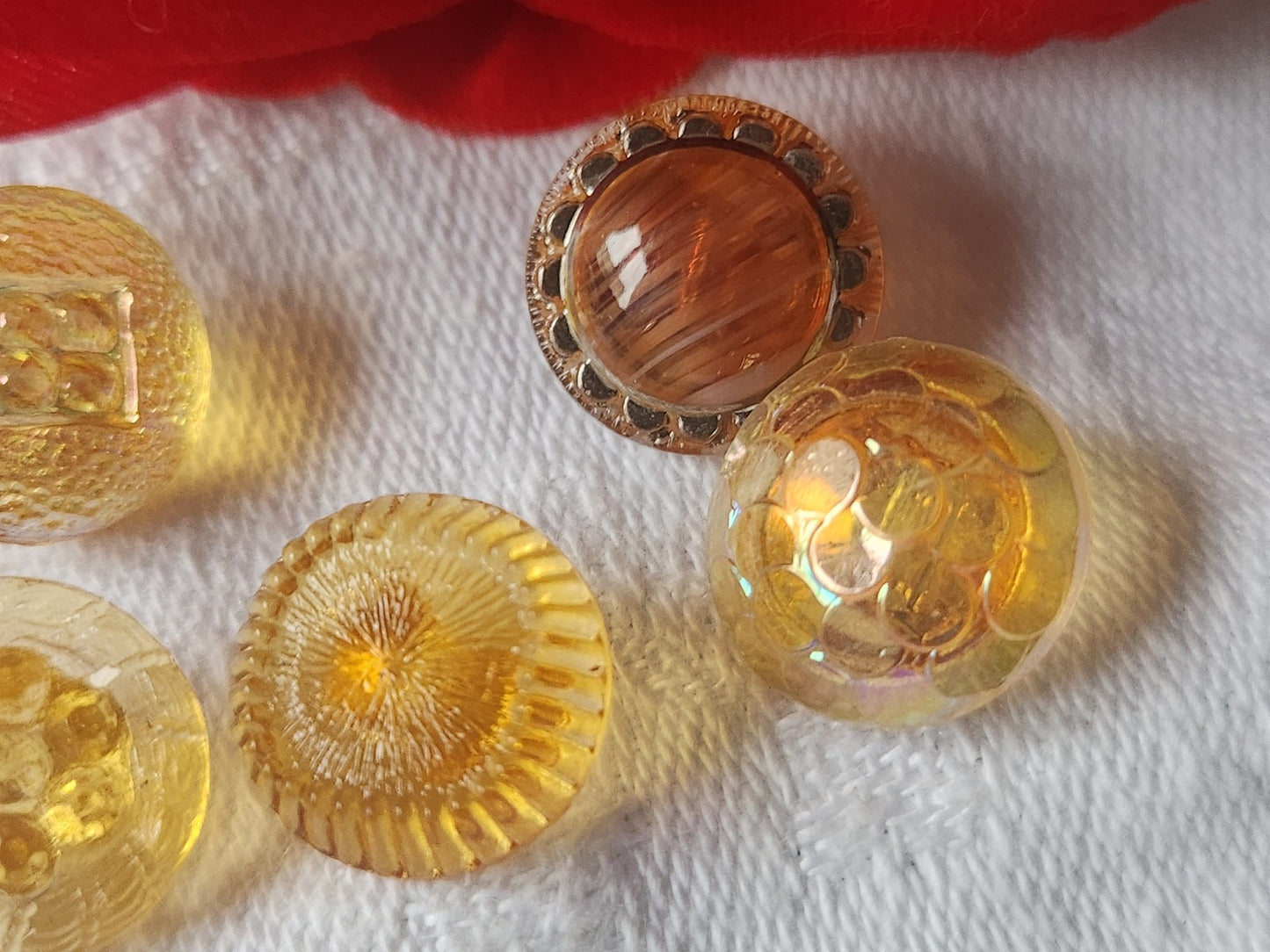 Lot 5 boutons anciens en verre orange  panaché 1,3 cm ref 2158