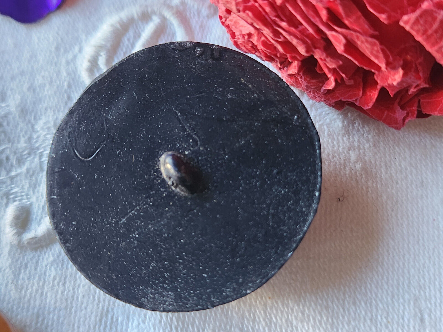 Énorme bouton ancien en résine  noir gris vintage épais 3,9 cm ref 0044