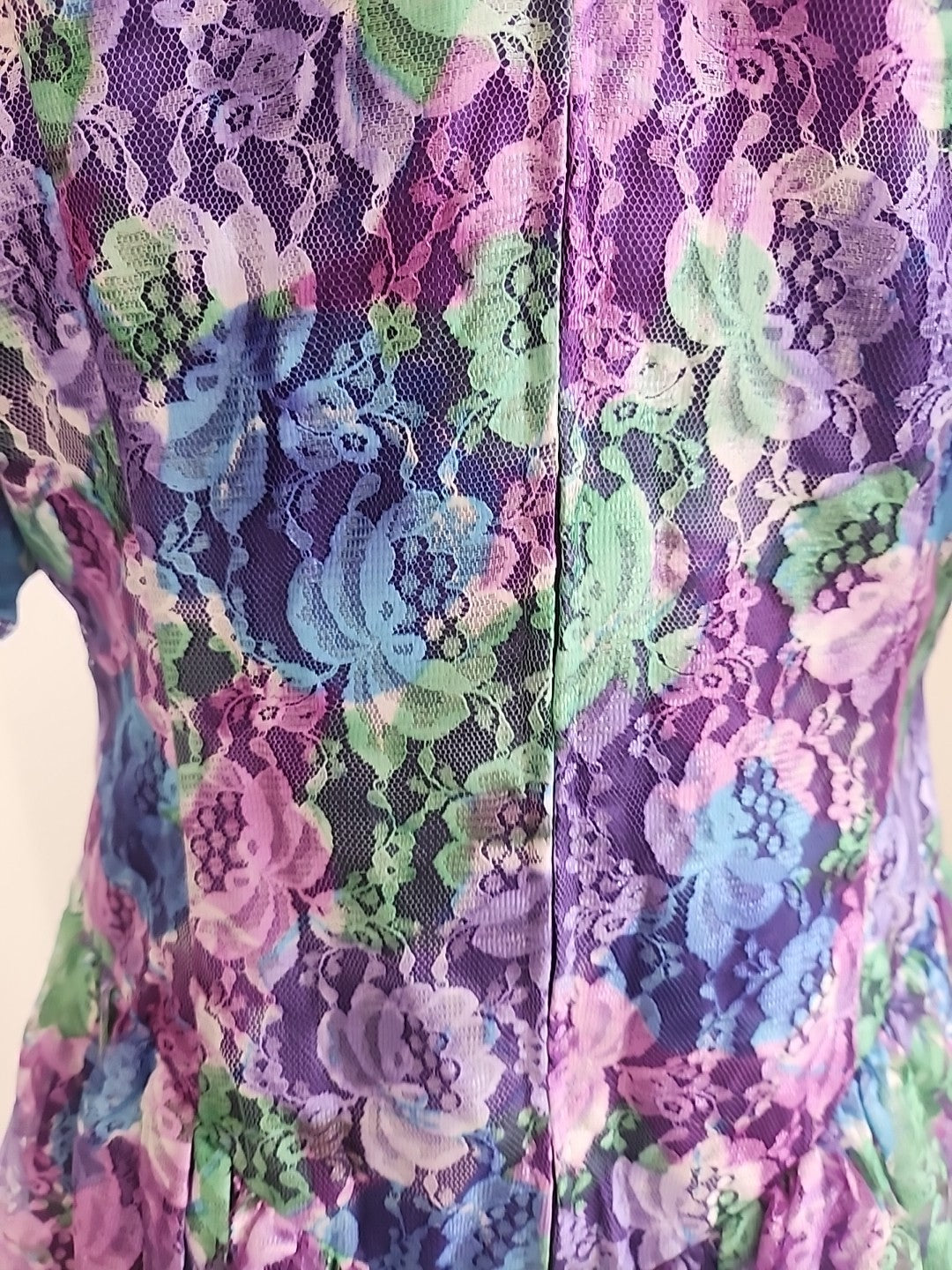 Kitch robe atypique violette vert dentelle jupon T38 Lina Innocenti ref portant