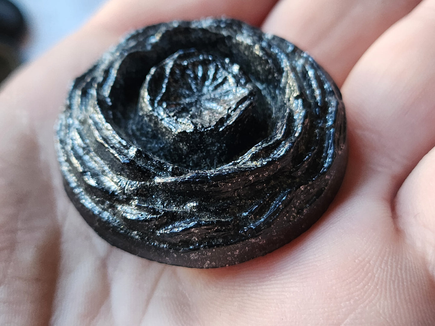 Énorme bouton ancien en résine  noir gris vintage épais 3,9 cm ref 0044