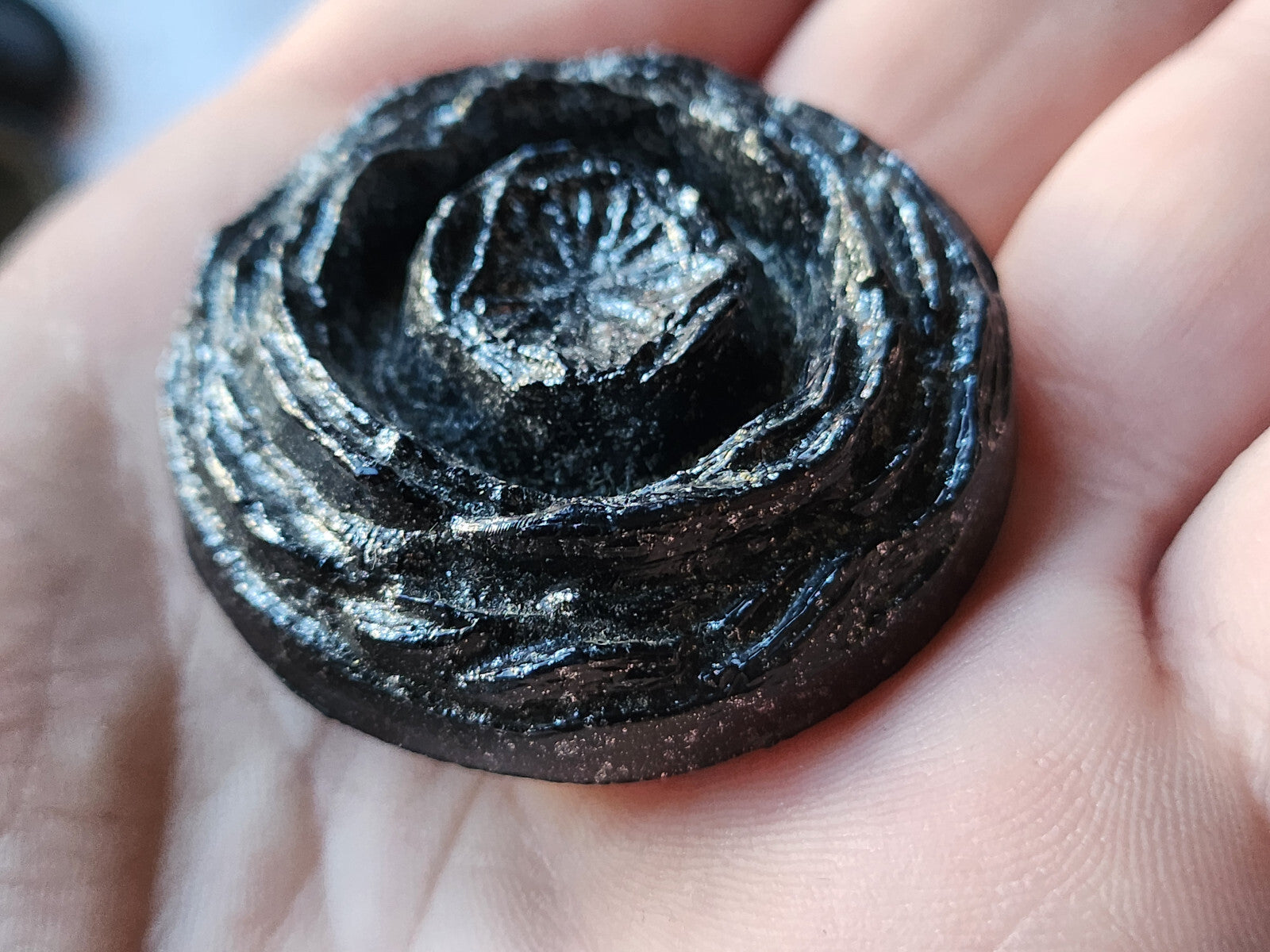 Énorme bouton ancien en résine  noir gris vintage épais 3,9 cm ref 0044