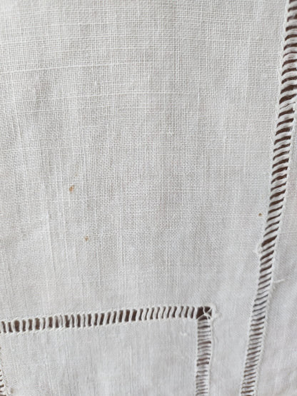 Ancienne nappe surnappe application jour  66 cm sur 88 B8