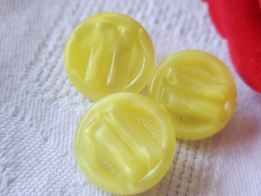 Trio boutons vintage en verre jaune laiteux  travaillé  1,7 cm D2B
