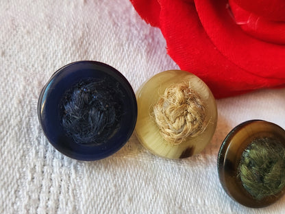 Trio boutons vintage resine pied metal coeur passementerie 1,8 cm D16B