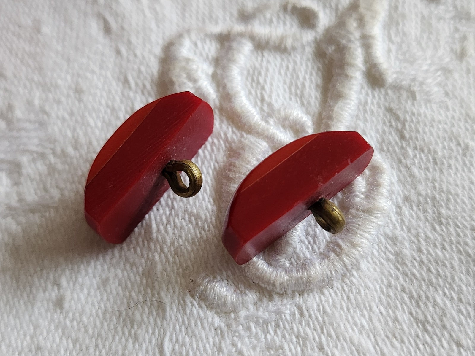Collection duo boutons anciens art deco bicolore rouge laiton 0,7 sur 1,7 cm G7A