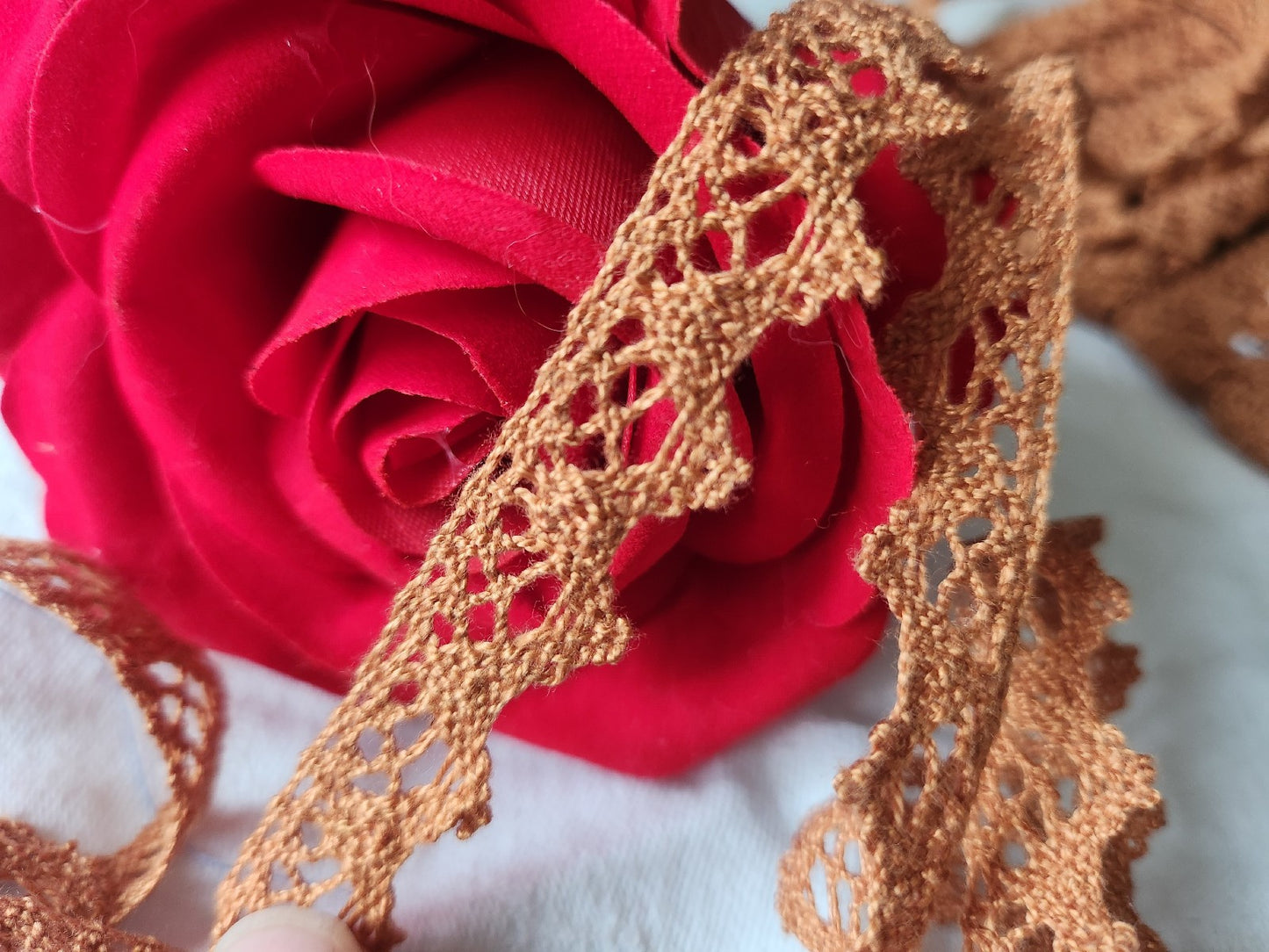 Dentelle vintage marron ocre coton  5 métres sur 1,3 cm A3