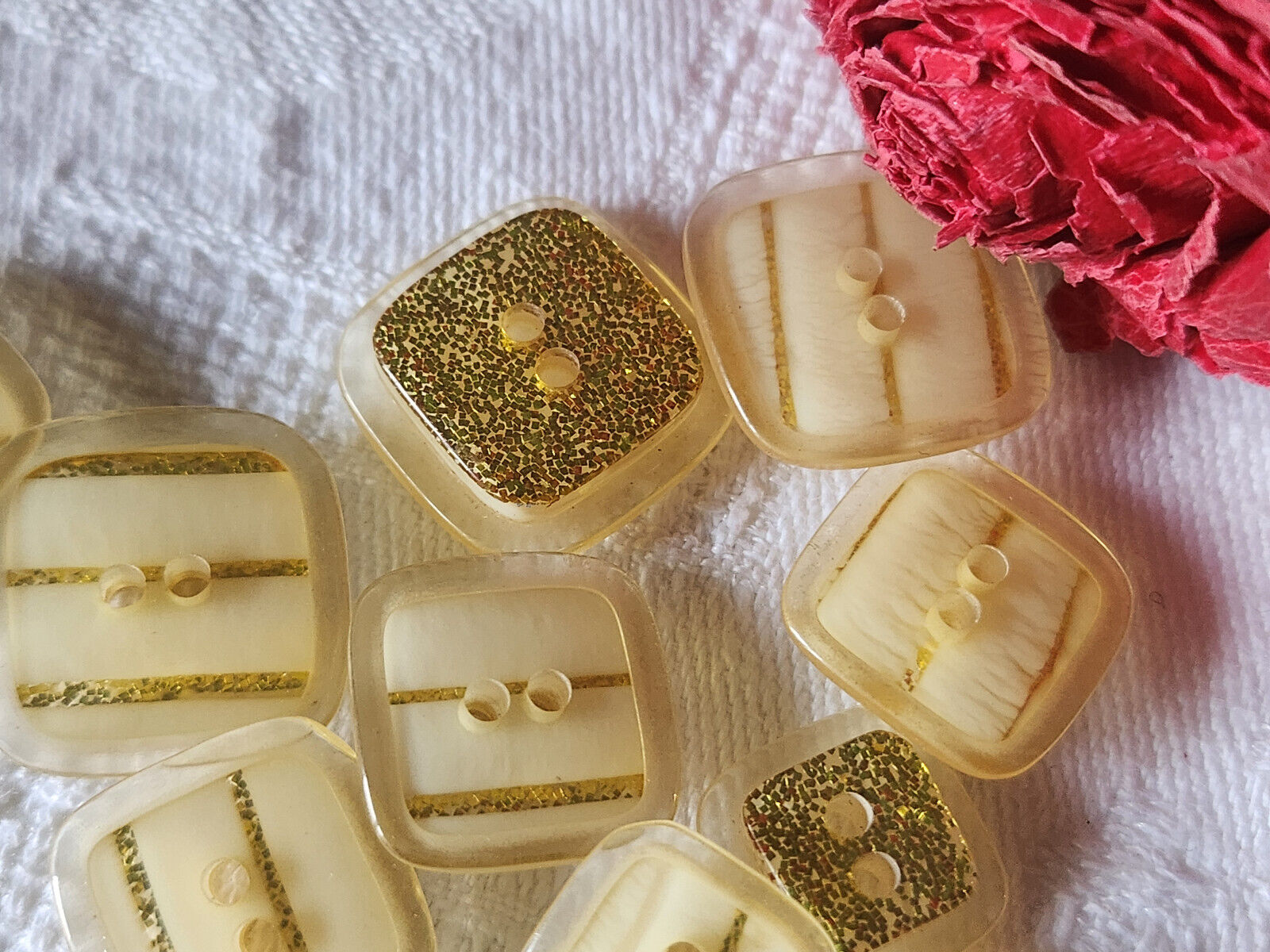 Lot 11 boutons vintage beige paillette  jaune 1,3 à 1,7 cm  ref 1641